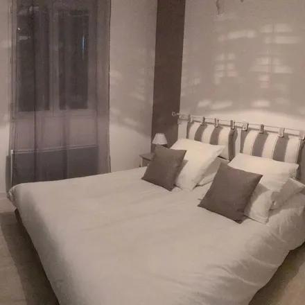 Rent this 4 bed house on 13103 Mas-Blanc-des-Alpilles