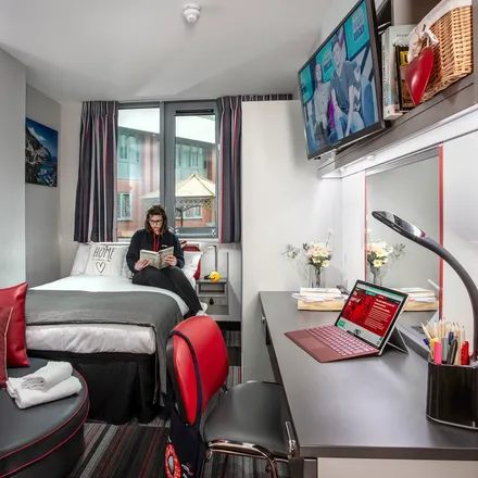 Rent this 7 bed apartment on Beacon Bingo in Lemyngton Street, Loughborough