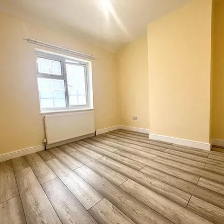 Image 2 - Treswell Road, London, RM9 6XL, United Kingdom - House for rent