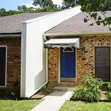 Rent this 3 bed townhouse on Long Plantation Boulevard in Lafayette, LA 70508