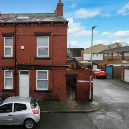 Buy this 2 bed townhouse on Greenock Road in Leeds, LS12 3HE