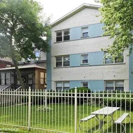 Rent this 2 bed condo on 1615 W Touhy Ave Apt 3N in Chicago, Illinois