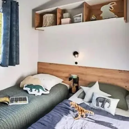 Rent this 1 bed house on Les Eyzies de Tayac Sireuil in Avenue de la Préhistoire, 24620 Les Eyzies