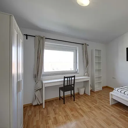 Rent this 5 bed room on Aachener Straße 8 in 70376 Stuttgart, Germany