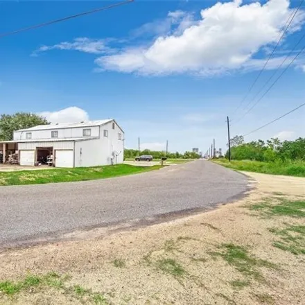 Image 4 - 14453 Old Hatcherville Road, Mont Belvieu, TX 77521, USA - House for sale