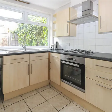 Rent this 4 bed apartment on Old Park Road in Leeds, LS8 1DQ