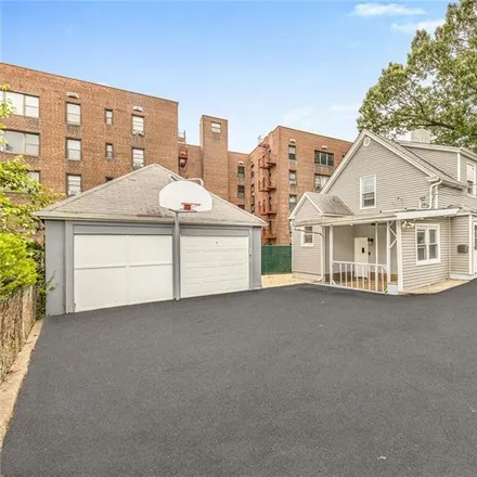 Image 3 - 8 1st Street, City of Yonkers, NY 10704, USA - Townhouse for sale