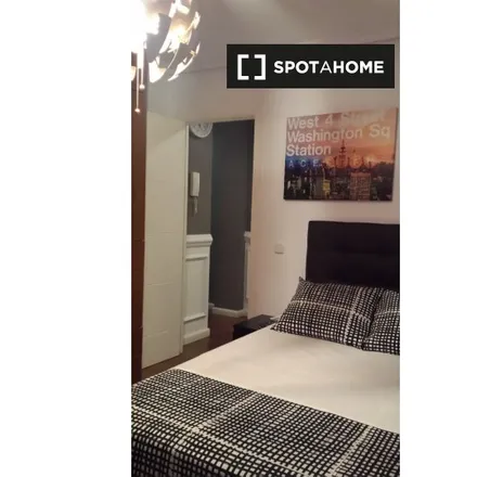 Rent this 4 bed room on Madrid in Calle de Virgen de los Reyes, 22