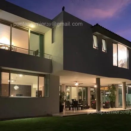 Buy this 4 bed house on Zotogrande in Real del Bosque, 45118 Zapopan