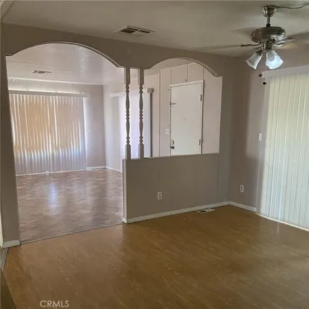 Image 2 - 13885 Tam O Shanter Drive, Victorville, CA 92395, USA - Apartment for sale