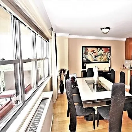 Image 2 - 15-48 Water's Edge Drive, New York, NY 11360, USA - Apartment for sale
