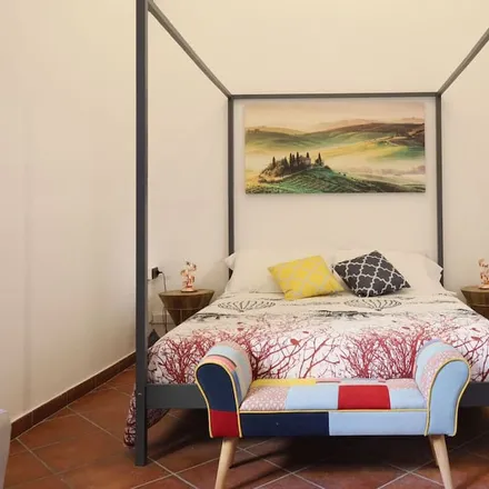 Rent this 9 bed apartment on Florence