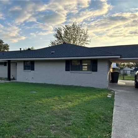 Rent this 3 bed house on 1569 Bennett Street in Bryan, TX 77802
