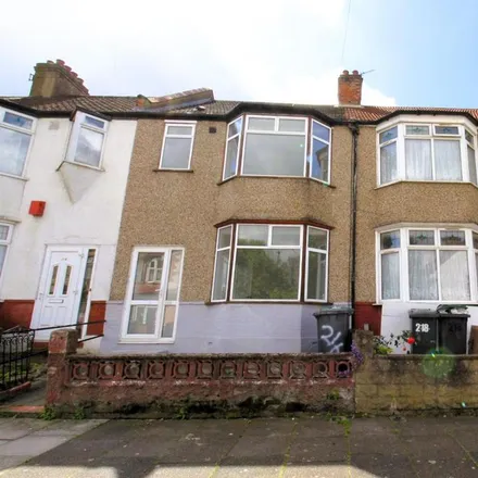 Rent this 3 bed townhouse on The Avenue in London, N17 6JJ