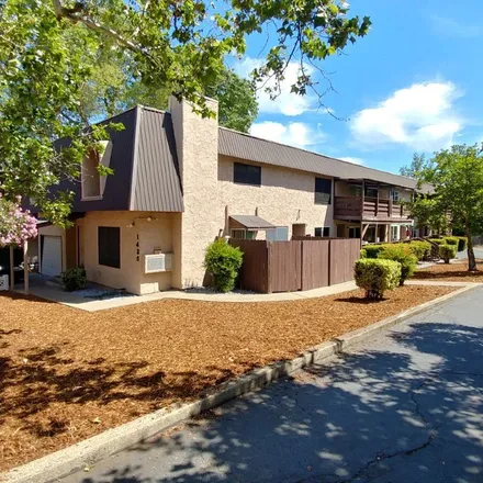 Rent this 3 bed townhouse on 1415 Willis Street in Redding, CA 96001