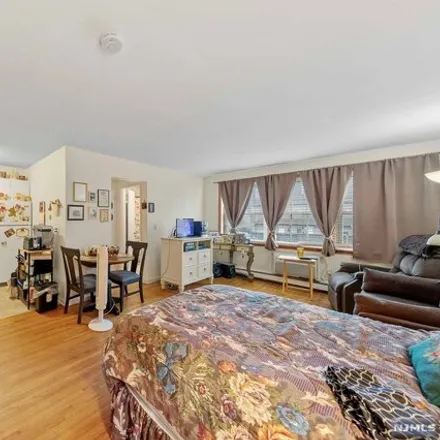 Image 4 - 605 Grove St Apt E011, Clifton, New Jersey, 07013 - Condo for sale