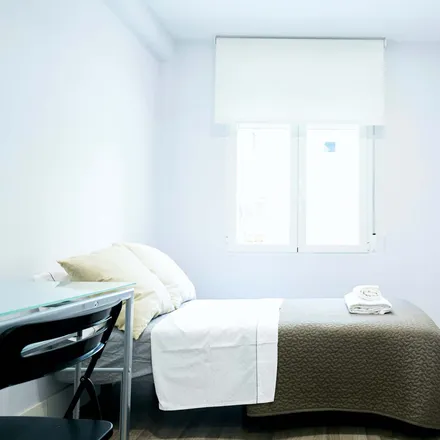 Rent this 3 bed apartment on Madrid in Calle del Doctor Esquerdo, 165
