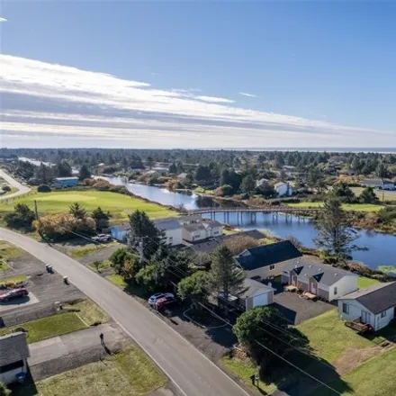 Image 2 - 549 Canal Drive Northeast, Ocean Shores, Grays Harbor County, WA 98569, USA - Apartment for sale