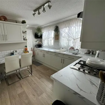 Image 4 - Wyken Croft / Doncaster Close, Wyken Croft, Coventry, CV2 1HT, United Kingdom - Apartment for sale