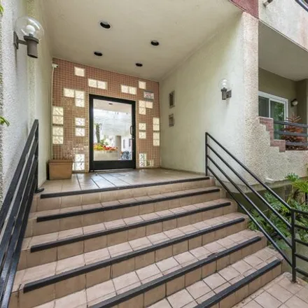 Image 3 - 13878 Moorpark Street, Los Angeles, CA 91423, USA - Townhouse for sale