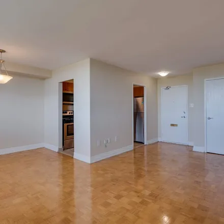 Image 3 - 335 Van Horne Avenue, Toronto, ON M2J 3H9, Canada - Apartment for rent