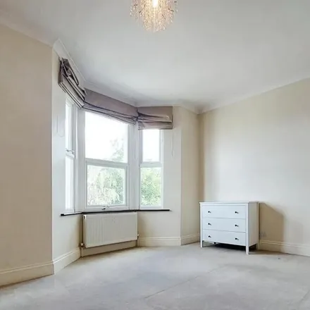Image 5 - Squires Lane, London, N3 2FA, United Kingdom - Apartment for rent