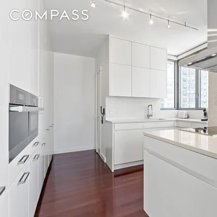 Image 3 - 2 Columbus Ave Unit 19a, New York, 10019 - Condo for rent