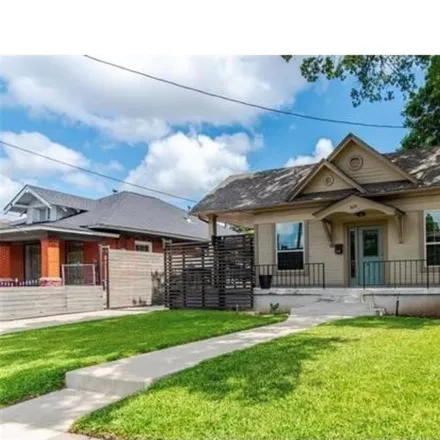 Rent this 4 bed house on 825 West 12th Street in Dallas, TX 75208