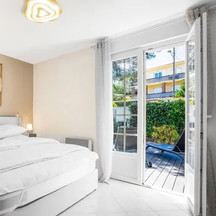 Rent this 2 bed apartment on Saint-Raphaël in Avenue Victor Hugo, 83700 Saint-Raphaël