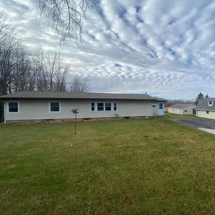 Buy this 3 bed house on 2957 South Stevenson Pier Road in Gardner, WI 54204