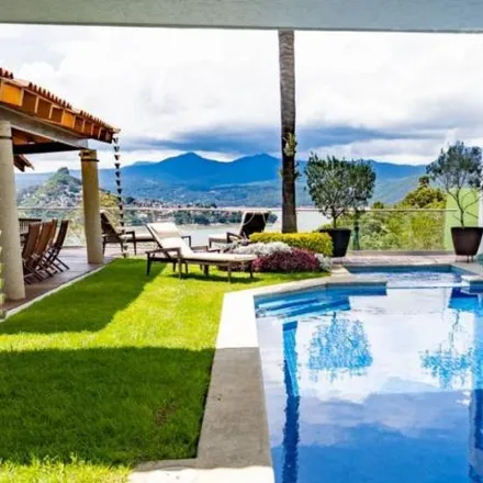 Rent this 5 bed house on Valle de Bravo - Santo Tomás de los Plátanos - Zuluapan in 52100 Ejido San Gaspar, MEX