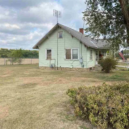Buy this 2 bed house on 998 West 14th Street in Junction City, KS 66441
