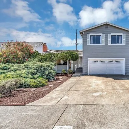 Buy this 4 bed house on 1701 East Madison Street in Petaluma, CA 94954