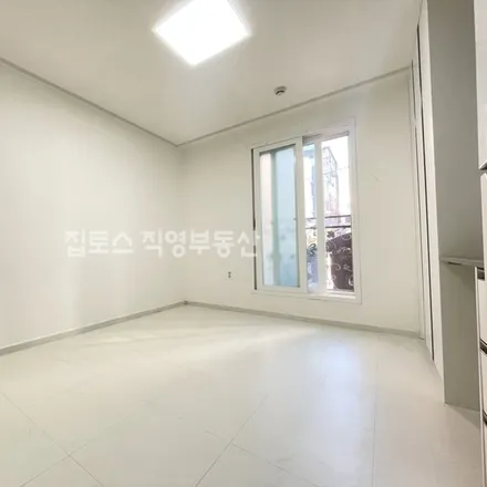 Rent this studio apartment on 서울특별시 관악구 봉천동 1534-29