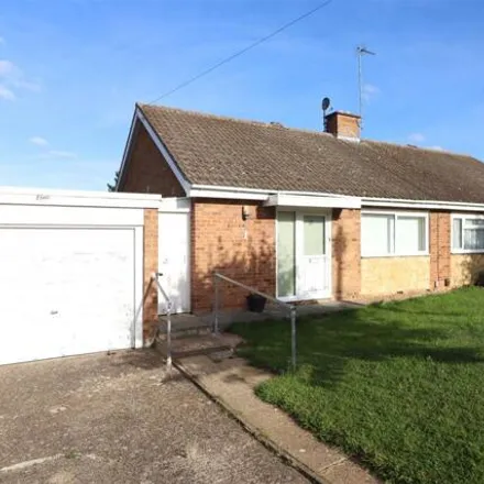 Buy this 2 bed duplex on Drayton Close in Rushden, NN10 9HY