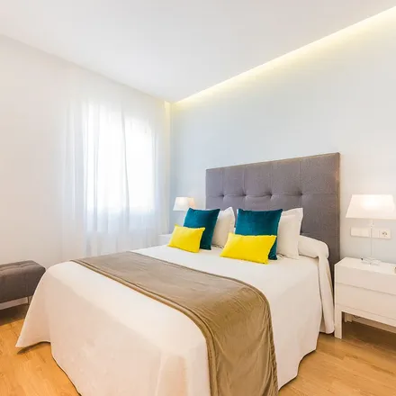 Rent this 2 bed apartment on Sainz de Baranda in Calle del Doctor Esquerdo, 28007 Madrid