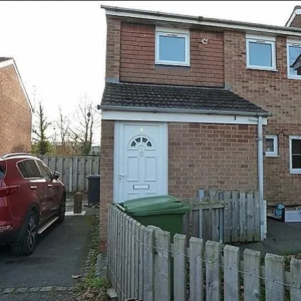 Rent this 2 bed apartment on Dalbeg Close in Wolverhampton, WV8 1YP