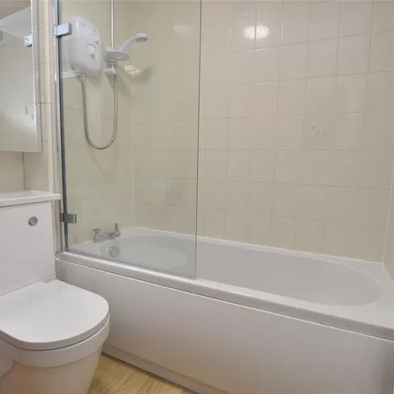 Rent this 2 bed apartment on High Street in London, CR8 2AD