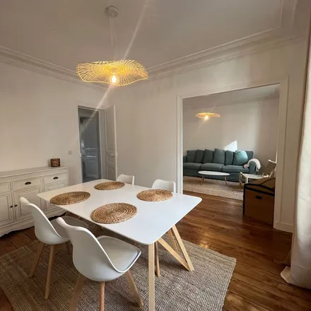 Image 3 - 30 Rue Tiphaine, 75015 Paris, France - Apartment for rent