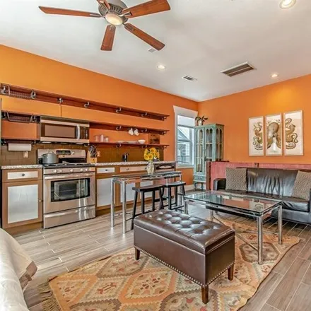 Image 5 - Doctor Penn B Thornton House, 1541 Tulane Street, Houston, TX 77008, USA - Apartment for rent