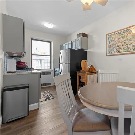 Image 5 - 25-40 31st Avenue, New York, NY 11106, USA - Apartment for sale
