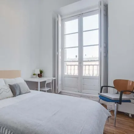 Rent this 5 bed room on Calle de la Sal in 2, 28012 Madrid