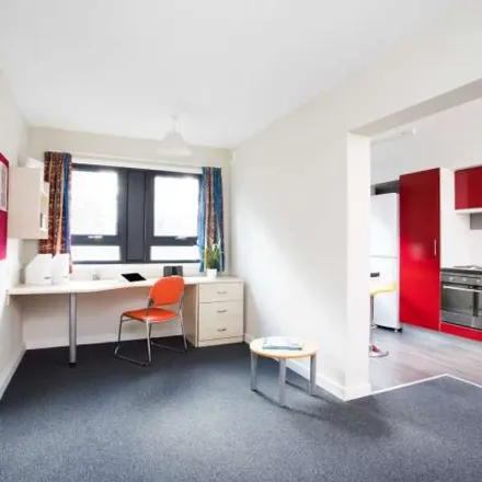 Image 5 - Lindop House, 432 Mile End Road, London, E1 4GG, United Kingdom - Apartment for rent