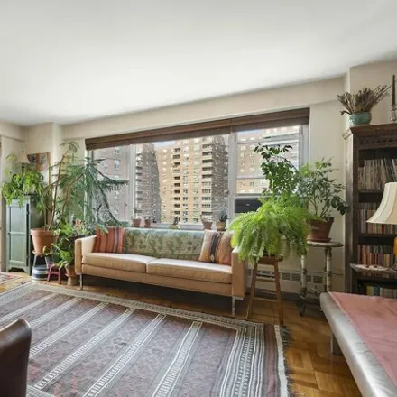 Buy this studio apartment on 473 Fdr Dr Apt K1303 in New York, 10002