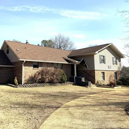 Image 1 - 2275 Englewood Drive, Confederate Park, Tupelo, MS 38801, USA - House for sale