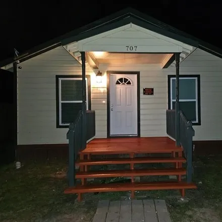 Buy this 3 bed house on 741 West Smith Street in Brazoria, TX 77422