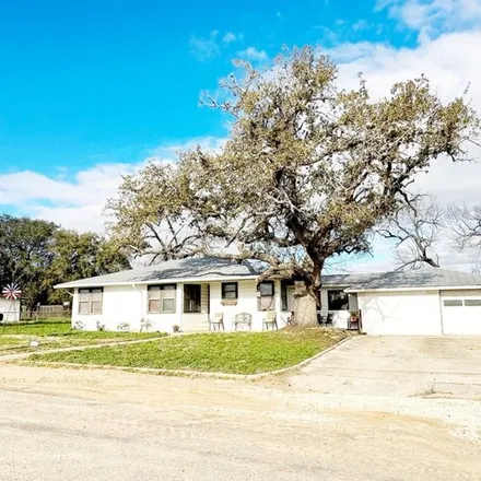 Image 3 - 185 Littleton Drive, Devine, TX 78016, USA - House for sale