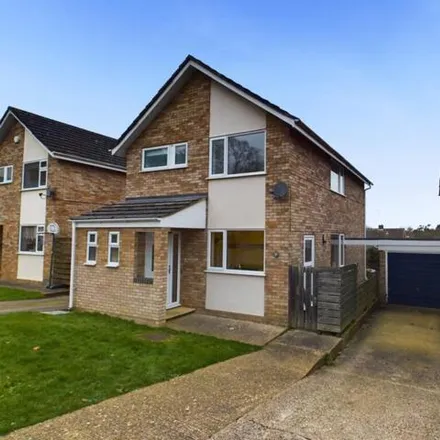 Buy this 3 bed house on Chandos Close in Buckingham, MK18 1AW