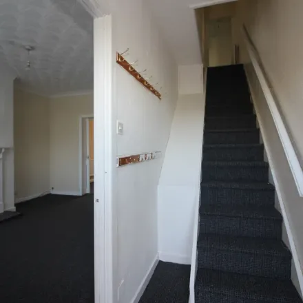 Image 4 - Green Road, Leeds, LS6 4JP, United Kingdom - Apartment for rent