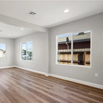 Image 8 - 1620 West 51st Place, Los Angeles, CA 90062, USA - House for sale